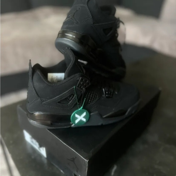 Jordan 4s - Picture 3 of 4